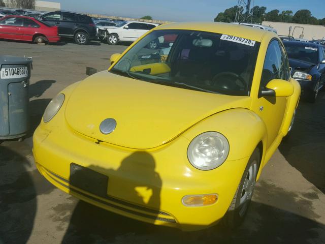 3VWBK21C42M445121 - 2002 VOLKSWAGEN NEW BEETLE 黄色 照片 2