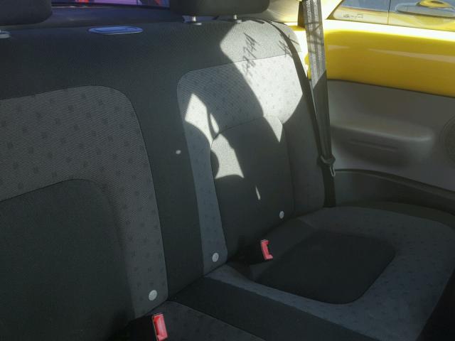 3VWBK21C42M445121 - 2002 VOLKSWAGEN NEW BEETLE 黄色 照片 6