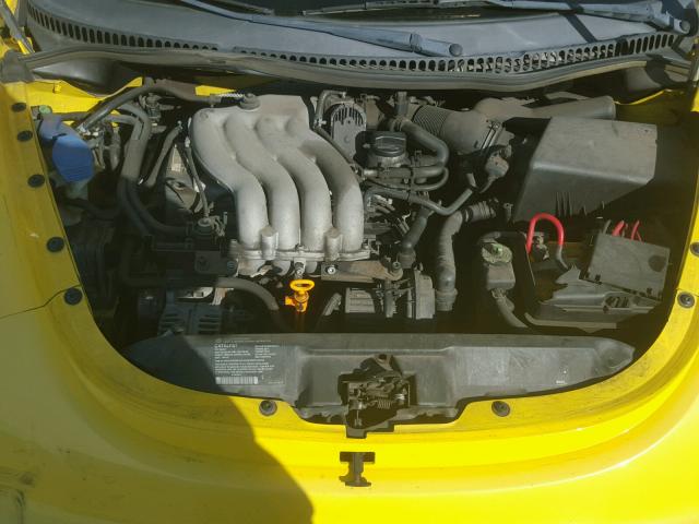 3VWBK21C42M445121 - 2002 VOLKSWAGEN NEW BEETLE 黄色 照片 7
