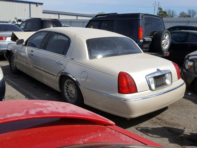 1LNHM85W62Y626722 - 2002 LINCOLN TOWN CAR C TAN photo 3