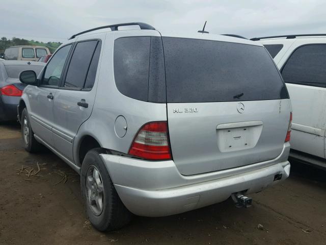 4JGAB54E21A270971 - 2001 MERCEDES-BENZ ML 320 SILVER photo 3