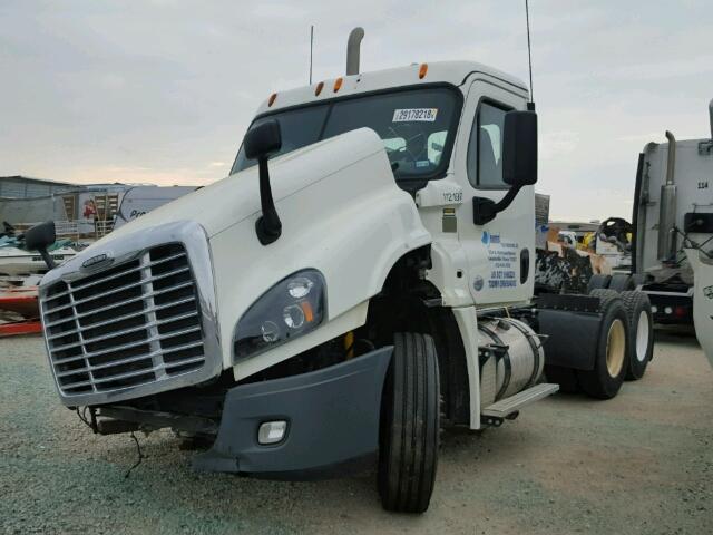 3AKJGEDV5FSGK8131 - 2015 FREIGHTLINER CASCADIA 1 WHITE photo 2