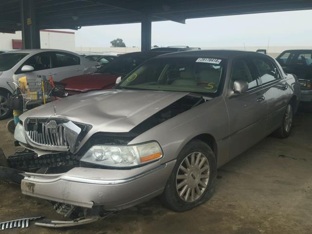 1LNHM82WX3Y624915 - 2003 LINCOLN TOWN CAR S BEIGE photo 2