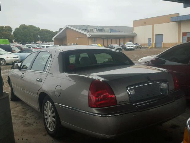 1LNHM82WX3Y624915 - 2003 LINCOLN TOWN CAR S BEIGE photo 3