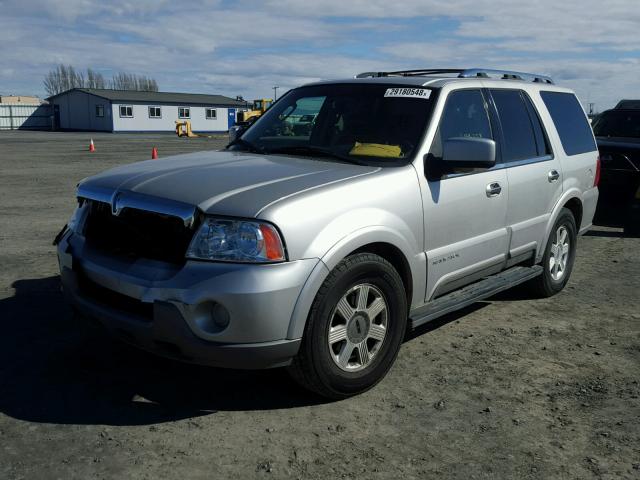 5LMFU28R03LJ39280 - 2003 LINCOLN NAVIGATOR SILVER photo 2