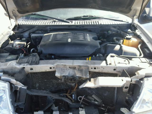 5LMFU28R03LJ39280 - 2003 LINCOLN NAVIGATOR SILVER photo 7