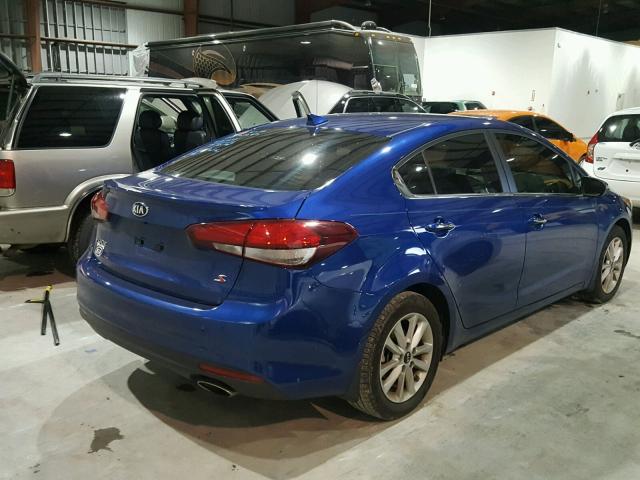 3KPFL4A79HE102825 - 2017 KIA FORTE LX BLUE photo 4