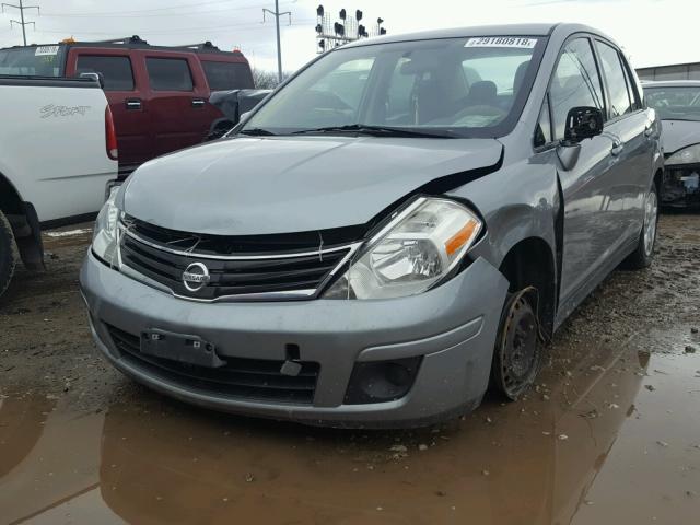 3N1BC1AP5AL382325 - 2010 NISSAN VERSA S GRAY photo 2