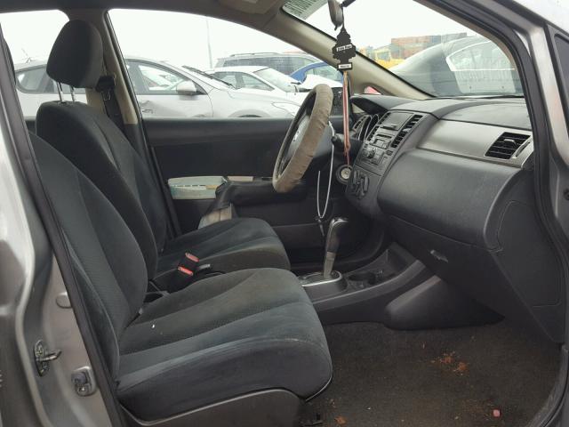 3N1BC1AP5AL382325 - 2010 NISSAN VERSA S GRAY photo 5