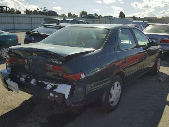 JT2BF28KXW0102920 - 1998 TOYOTA CAMRY LE GREEN photo 4