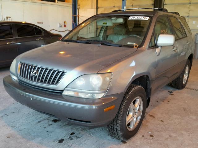 JT6HF10U3Y0157521 - 2000 LEXUS RX 300 SILVER photo 2