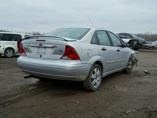 1FAFP38362W198935 - 2002 FORD FOCUS ZTS SILVER photo 4