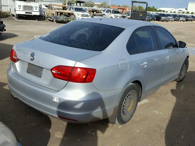 3VW2K7AJ5BM307809 - 2011 VOLKSWAGEN JETTA BASE Արծաթագույն լուսանկար 4