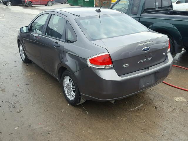 1FAHP35N89W155903 - 2009 FORD FOCUS SE GRAY photo 3