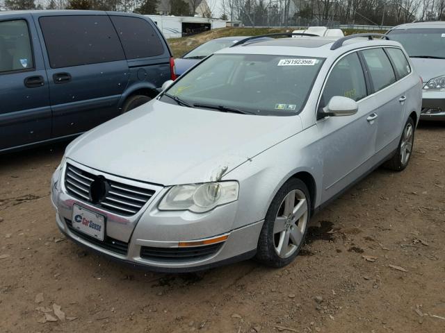 WVWLK73CX8E053308 - 2008 VOLKSWAGEN PASSAT WAG SILVER photo 2