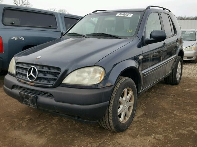 4JGAB72E3YA174579 - 2000 MERCEDES-BENZ ML 430 BLUE photo 2