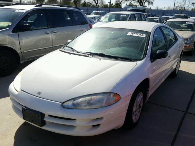 2B3HD46R9YH295631 - 2000 DODGE INTREPID WHITE photo 2