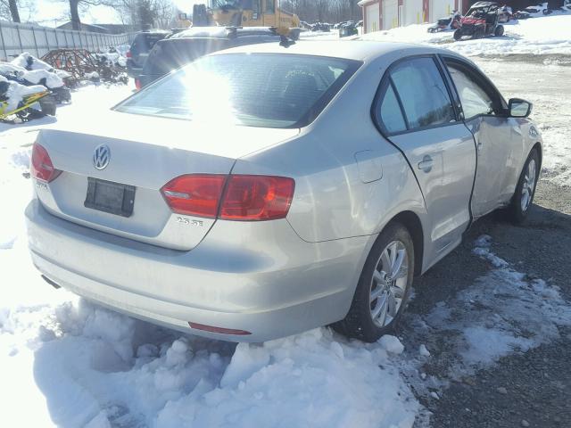 3VWDZ7AJ7BM067246 - 2011 VOLKSWAGEN JETTA SE BEIGE photo 4