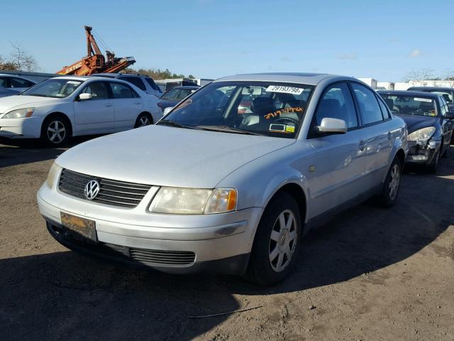 WVWMA63B4XE374347 - 1999 VOLKSWAGEN PASSAT GLS SILVER photo 2