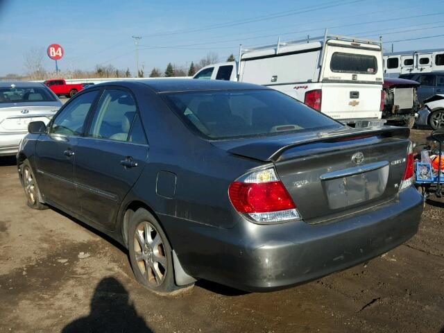 4T1BF30K75U621306 - 2005 TOYOTA CAMRY LE GRAY photo 3