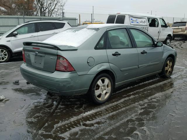 1FAHP34N35W162401 - 2005 FORD FOCUS ZX4 GREEN photo 4