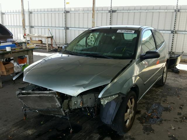 1FAHP31N56W217436 - 2006 FORD FOCUS ZX3 GREEN photo 2