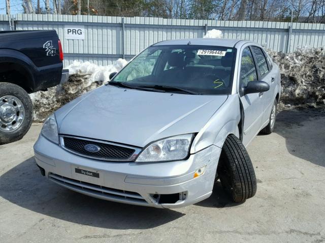 1FAFP34N46W253069 - 2006 FORD FOCUS ZX4 SILVER photo 2