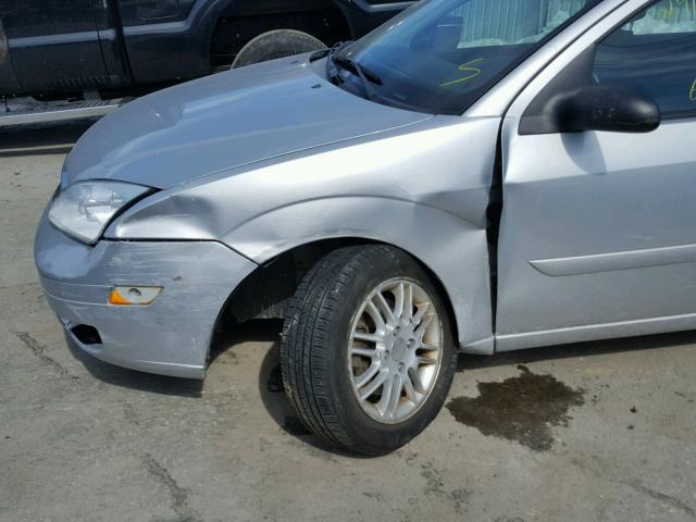 1FAFP34N46W253069 - 2006 FORD FOCUS ZX4 SILVER photo 9