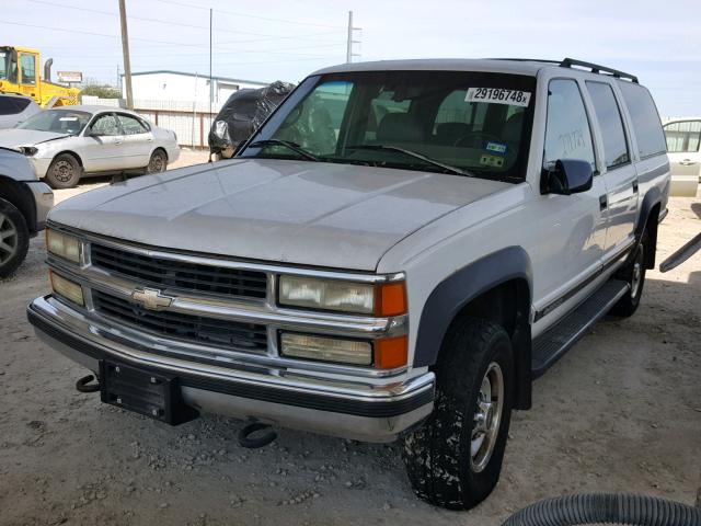 3GNGK26J5TG149385 - 1996 CHEVROLET SUBURBAN K WHITE photo 2