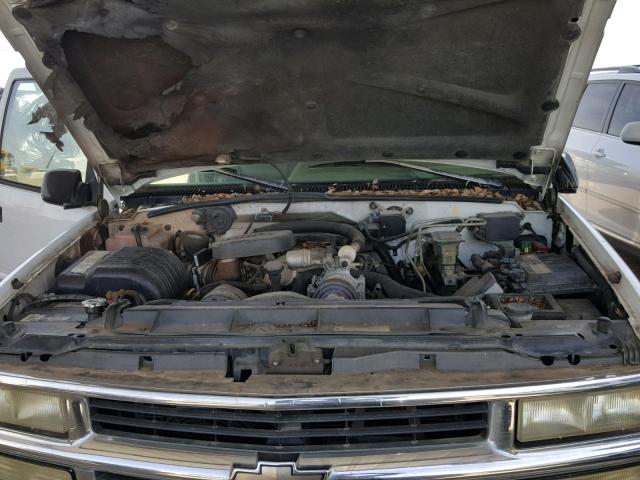 3GNGK26J5TG149385 - 1996 CHEVROLET SUBURBAN K WHITE photo 7