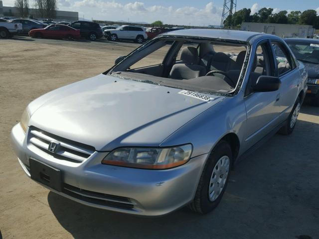 1HGCF86671A112555 - 2001 HONDA ACCORD VAL SILVER photo 2