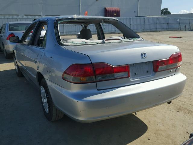 1HGCF86671A112555 - 2001 HONDA ACCORD VAL SILVER photo 3