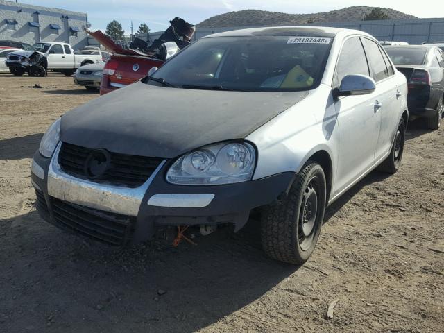 3VWJZ7AJ2AM006890 - 2010 VOLKSWAGEN JETTA S SILVER photo 2