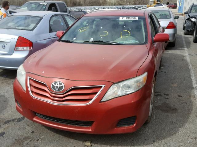 4T1BF3EK2BU581608 - 2011 TOYOTA CAMRY BASE RED photo 2