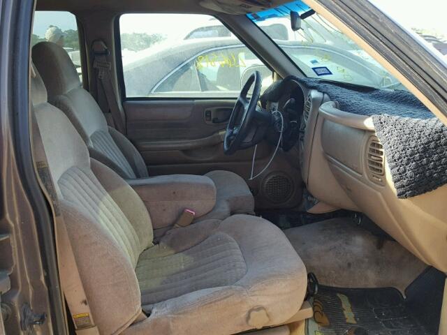 1GNCS13W3W2294804 - 1998 CHEVROLET BLAZER BROWN photo 5