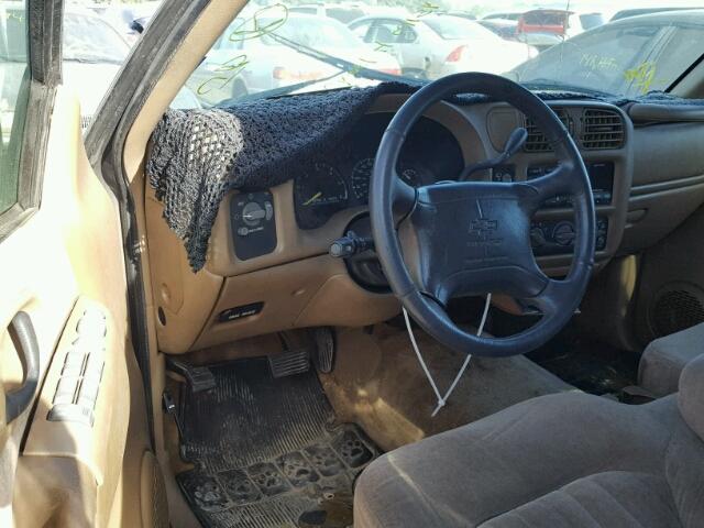 1GNCS13W3W2294804 - 1998 CHEVROLET BLAZER BROWN photo 9