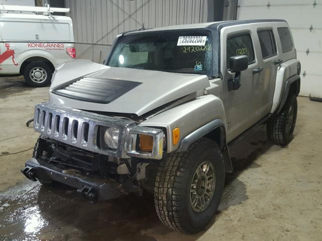 5GTDN13E378115616 - 2007 HUMMER H3 SILVER photo 2