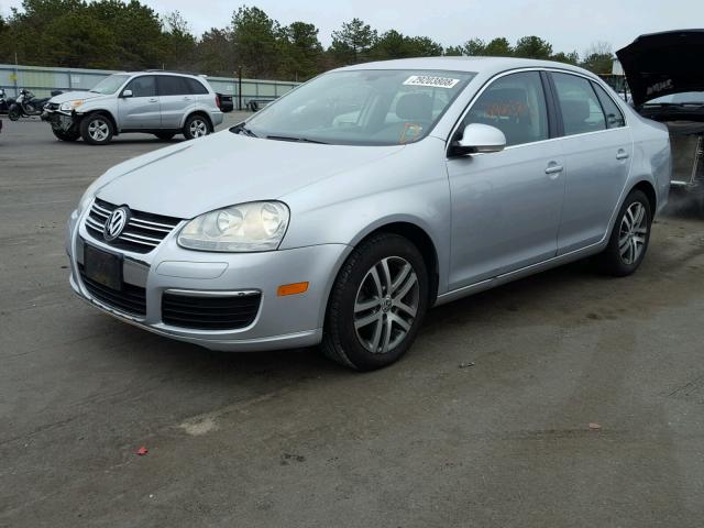 3VWSF71K75M636657 - 2005 VOLKSWAGEN NEW JETTA SILVER photo 2