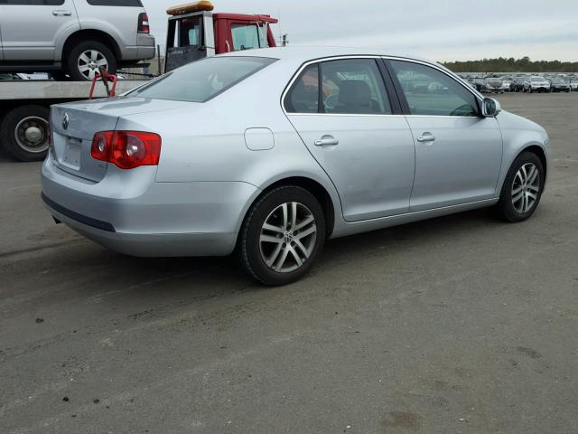 3VWSF71K75M636657 - 2005 VOLKSWAGEN NEW JETTA SILVER photo 4