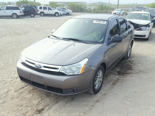 1FAHP35N79W185961 - 2009 FORD FOCUS SE GRAY photo 2