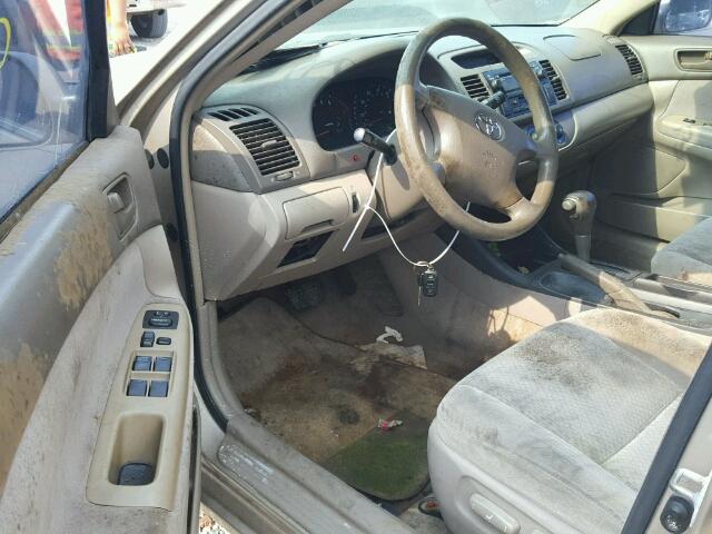 4T1BE32K44U340854 - 2004 TOYOTA CAMRY LE 金色 照片 9
