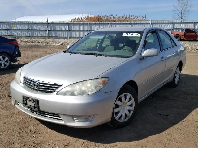 4T1BE32K85U567031 - 2005 TOYOTA CAMRY LE SILVER photo 2