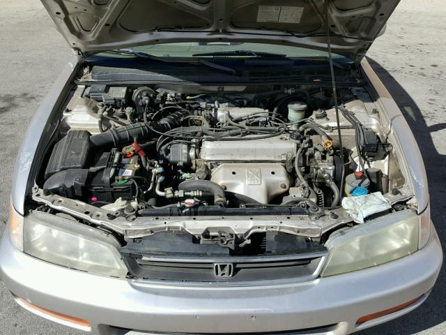 1HGCD7234TA006501 - 1996 HONDA ACCORD LX SILVER photo 7