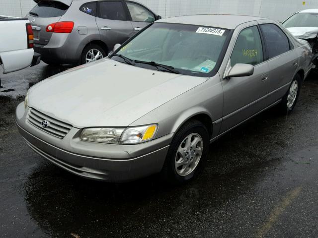 JT2BF22KXX0190703 - 1999 TOYOTA CAMRY LE BROWN photo 2