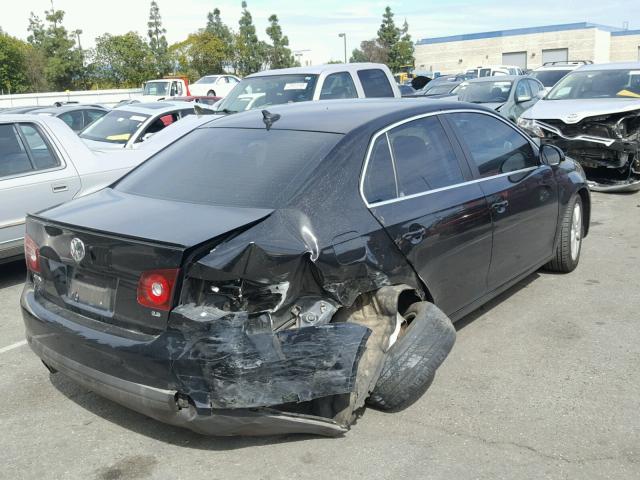 3VWRZ71K28M030886 - 2008 VOLKSWAGEN JETTA SE BLACK photo 4