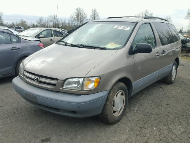 4T3ZF13C8WU027209 - 1998 TOYOTA SIENNA LE TAN photo 2