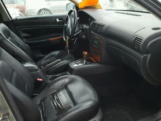 WVWWH63B14E038414 - 2004 VOLKSWAGEN PASSAT GLX 银色 照片 5