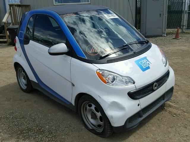 WMEEJ3BA3DK643996 - 2013 SMART FORTWO WHITE photo 1