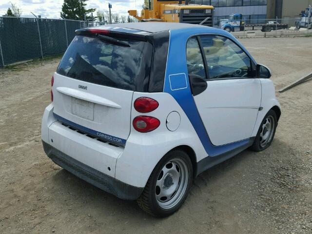 WMEEJ3BA3DK643996 - 2013 SMART FORTWO WHITE photo 4