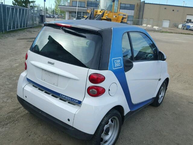 WMEEJ3BA7CK575863 - 2012 SMART FORTWO PUR WHITE photo 4